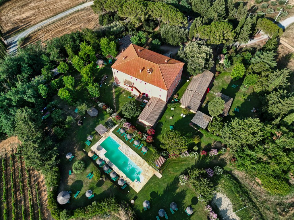 Luftaufnahme of a holiday home in Tuscany